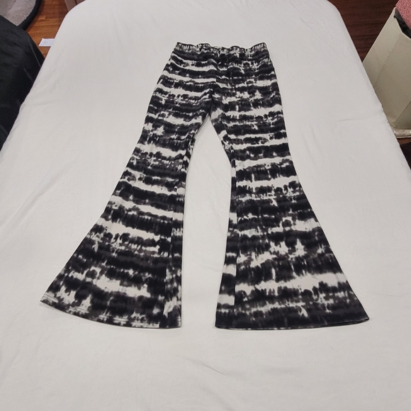No Boundaries XL Black Cream Tie-Dye Flare Pants Striped Stretch Boho Wide Leg - Picture 5 of 16